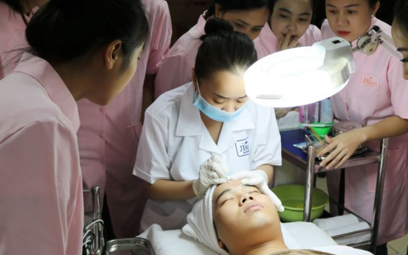 TOP 10 địa chỉ dạy khóa học chăm sóc da tại TP.HCM. Thành phố Hồ Chí Minh