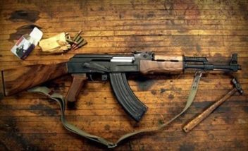 Súng AK 47 và buôn bán vũ khí “buôn kiến”